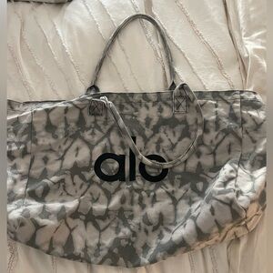 ALO Yoga Gray and Black Patterned Tote Bag
